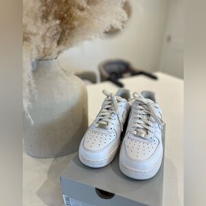 Womens Air Forces 1 ‘07 size 7